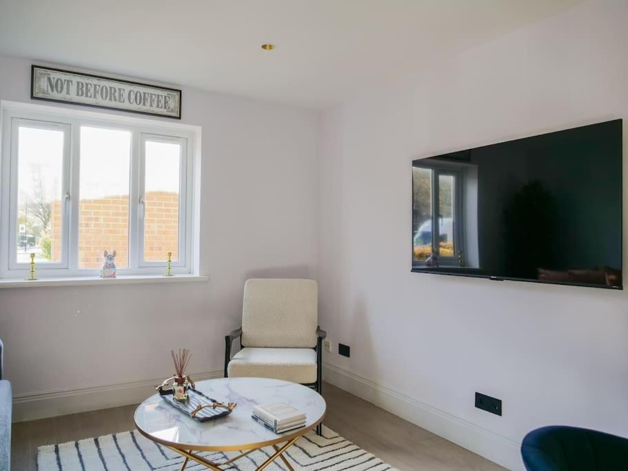 Stylish Retreat For Your Short Getaway London Exterior photo