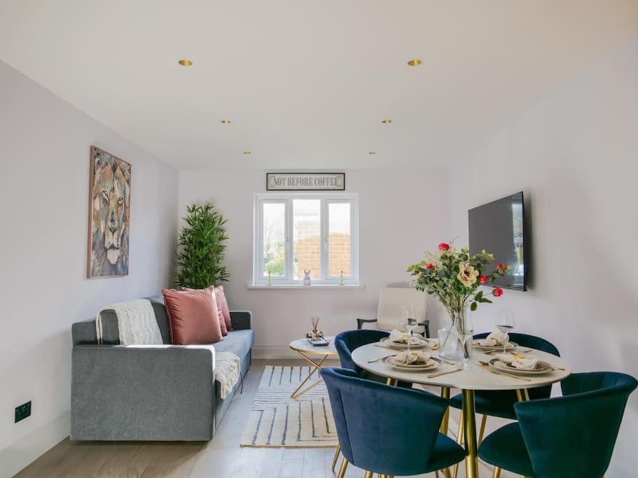 Stylish Retreat For Your Short Getaway London Exterior photo